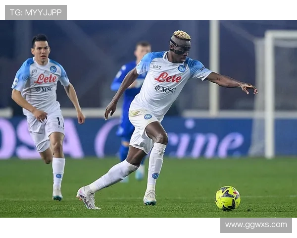 奥斯梅恩与埃托奥:同代顶级中锋的终结效率及战术角色对比分析 奥斯梅恩与埃托奥:同代顶级中锋的终结效率及战术角色对比分析