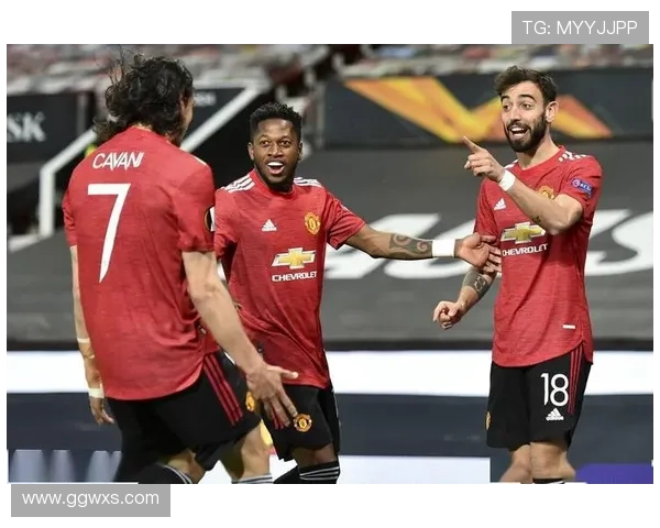 哈基姆·奥拉朱旺背身单打造杀伤，内线优势显著拉开对手防线